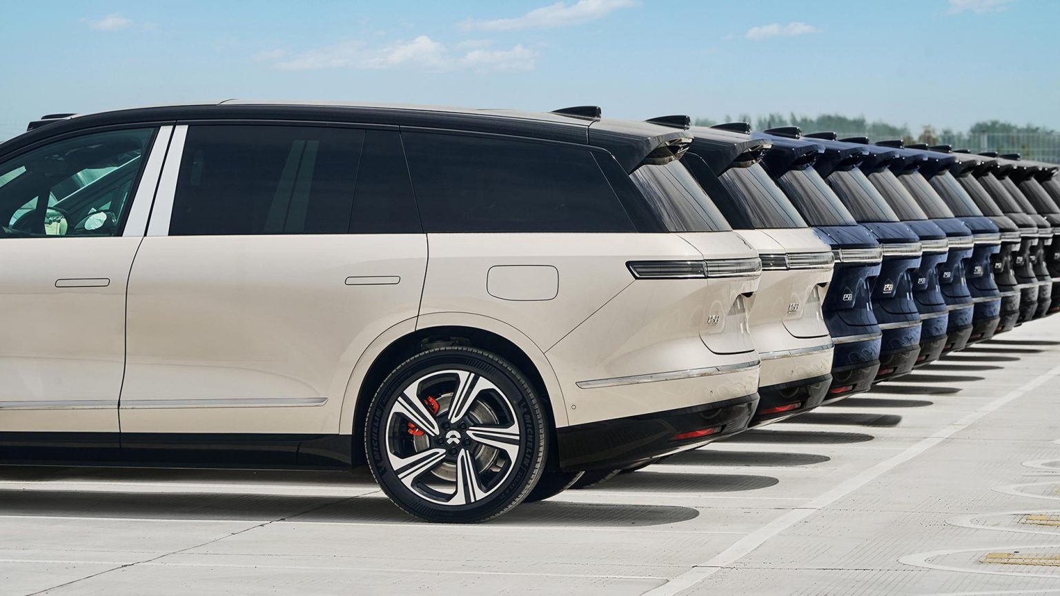 Global EV Sales Rise 23% to 1.9 Million Units in October, Driven by Strong Demand in China and Europe