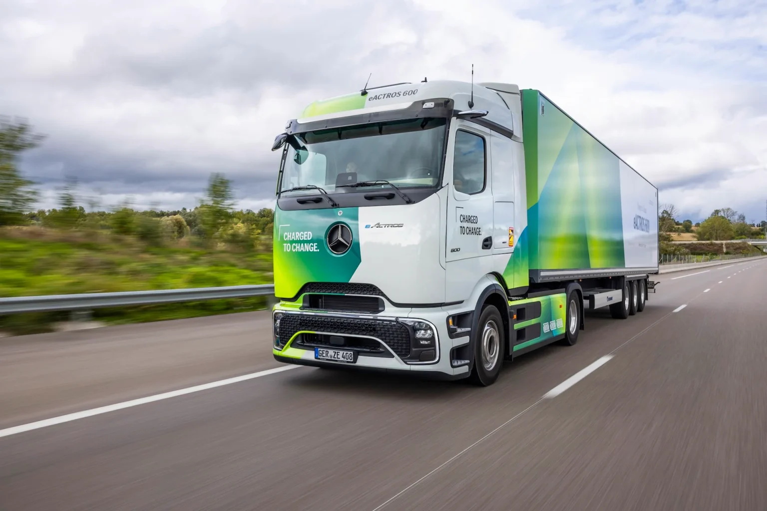 Mercedes-Benz Trucks Expands eActros Electric Line With New 400 Model, Offering Over 40 Configurations