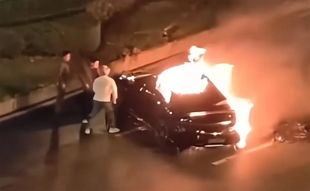 Xiaomi SU7 Electric Sedan Catches Fire in Fatal Crash in Chengdu