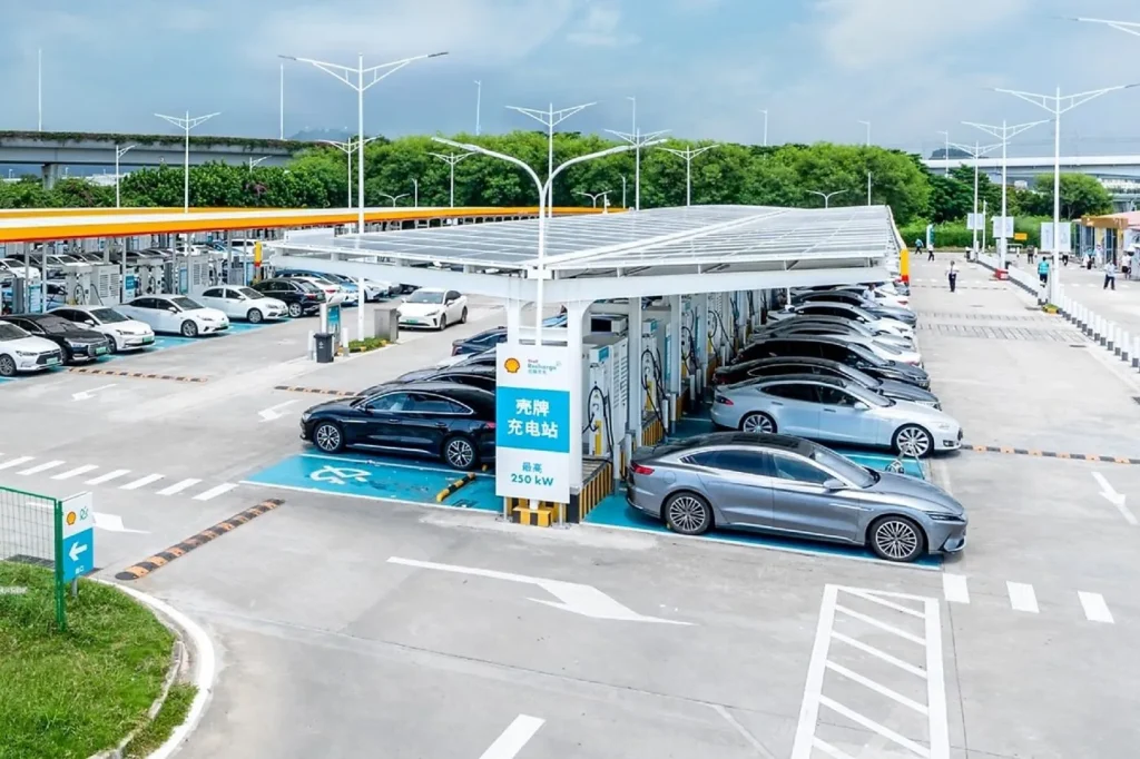 China Unveils Three-Year Plan to Double EV Charging Capacity by 2027