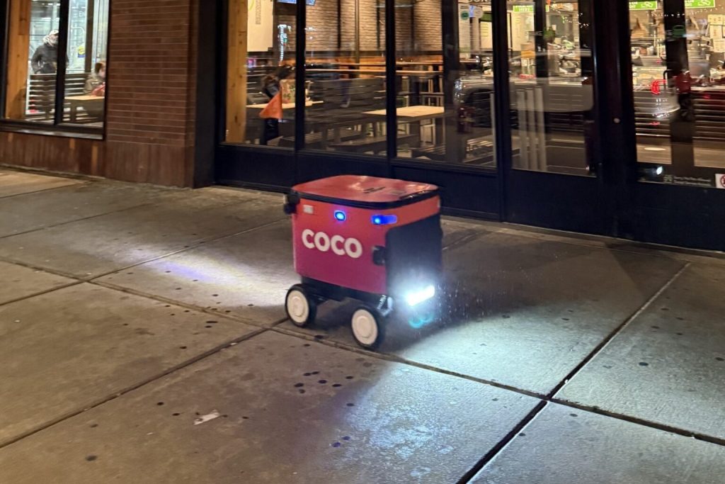 Coco Robotics Launches Sidewalk-Based Autonomous Deliveries for Shake Shack in Chicago via Uber Eats