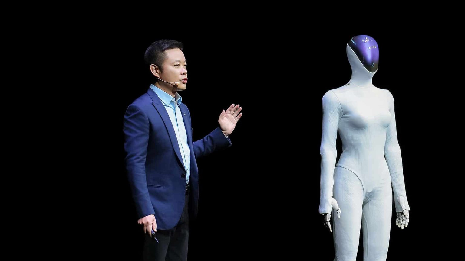 Xpeng Unveils Next-Generation Iron Humanoid Robot at 2025 AI Day