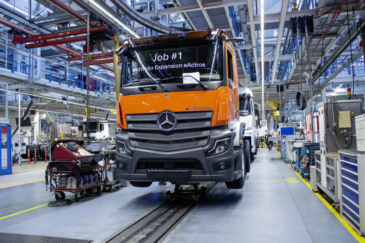 Mercedes-Benz Trucks Begins Series Production of New eActros 400 at Wörth Plant