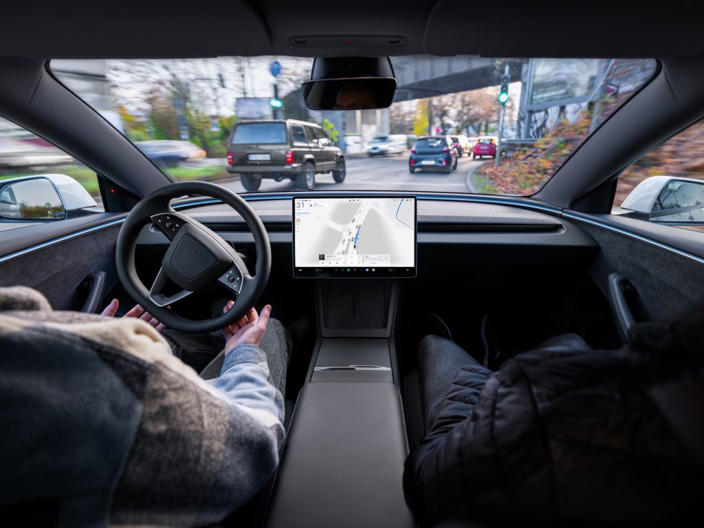 Li Auto Executive Says Tesla FSD Remains Benchmark as Chinese EV Makers Race to Close the Gap