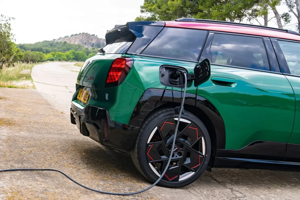 BMW, Mini and Kaluza Launch Direct API for Real-Time Smart EV Charging in UK