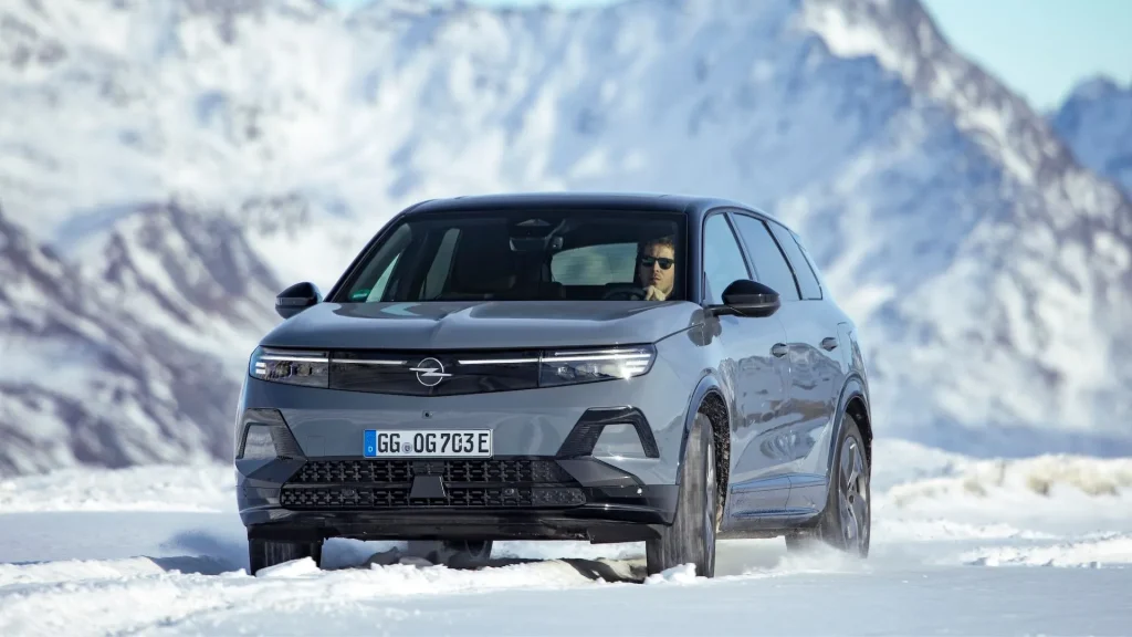 Opel Unveils Grandland Electric AWD With Dual Motors and 502 km Range
