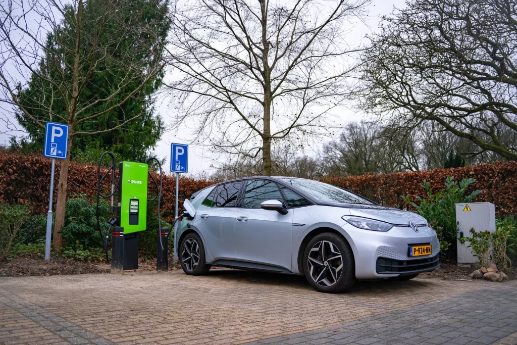 PowerGo Installs 50 kW Fast Chargers at PLUS Supermarkets in Northern Netherlands