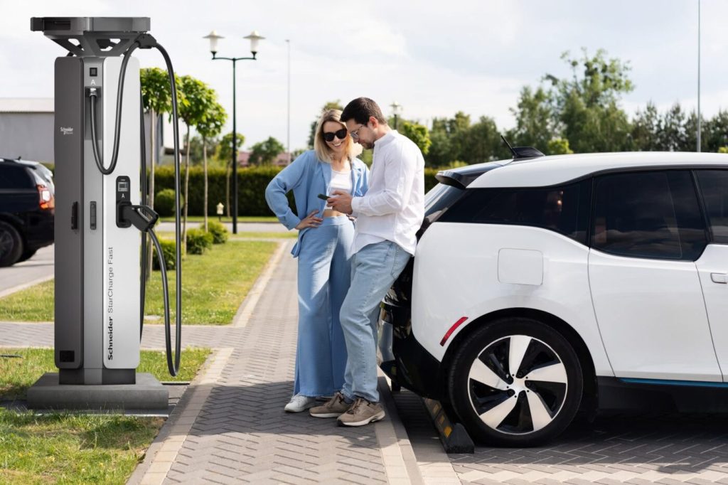 Schneider Electric Launches 720 kW StarCharge System for Fleet and Depot Charging Schneider Electric Launches 720 kW StarCharge System for Fleet and Depot Charging