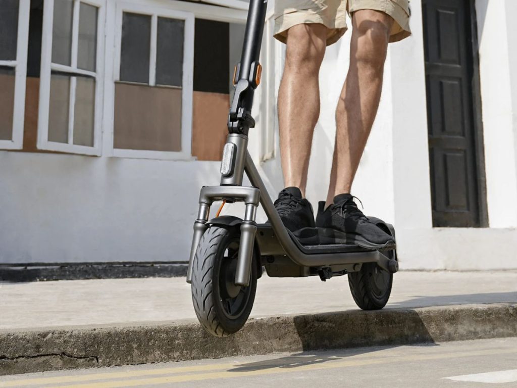 Xiaomi Unveils Entry-Level Electric Scooter 6 Lite on Global Website