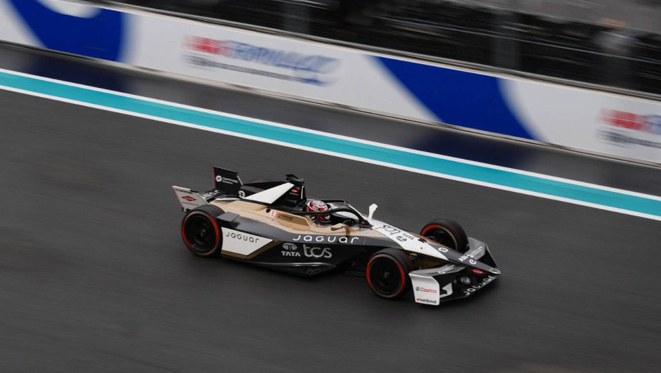 Evans Claims Record 15th Formula E Win in Rain-Soaked Miami E-Prix