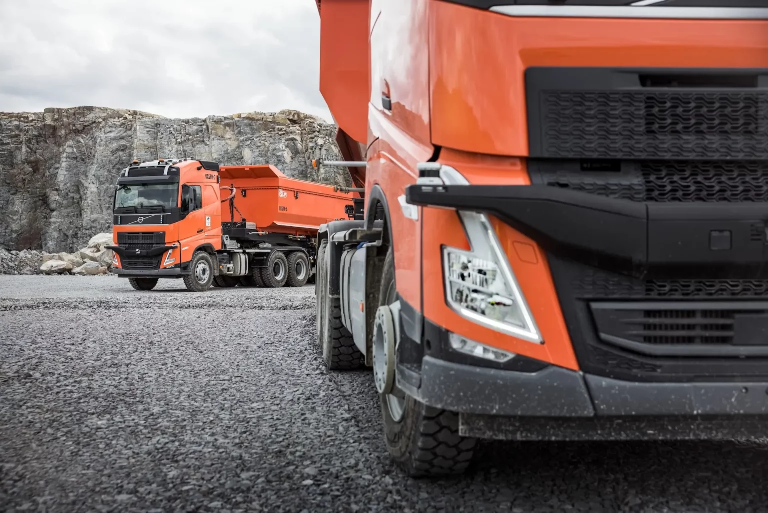 Volvo Designs Modular Sensor Bar for FH Autonomous Truck to Withstand ...