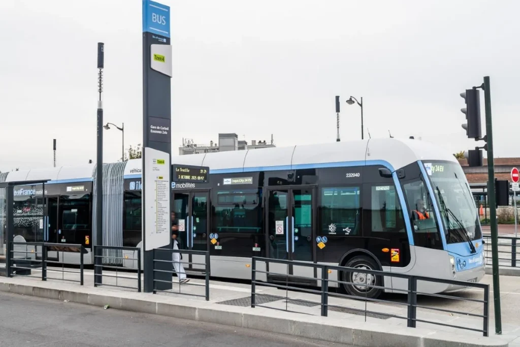 Paris Region Launches Tzen 4 Electric Bus Rapid Transit Line