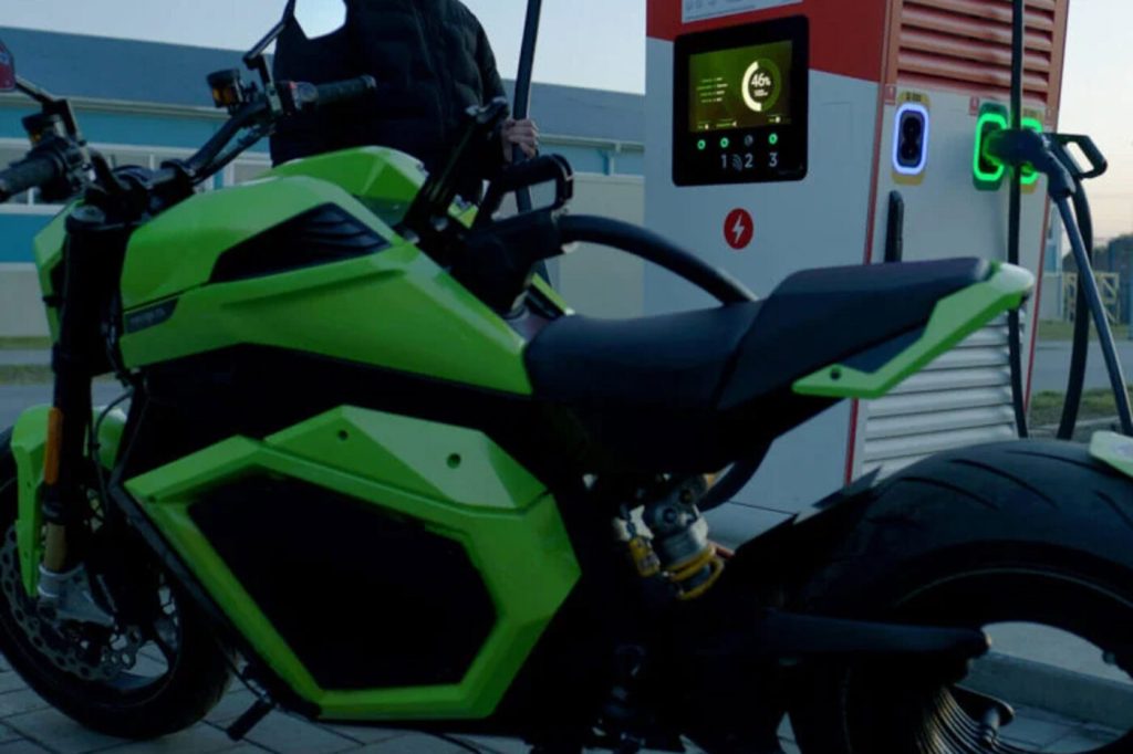 Donut Lab Demonstrates Solid-State Battery Fast Charging in Verge Electric Motorcycle