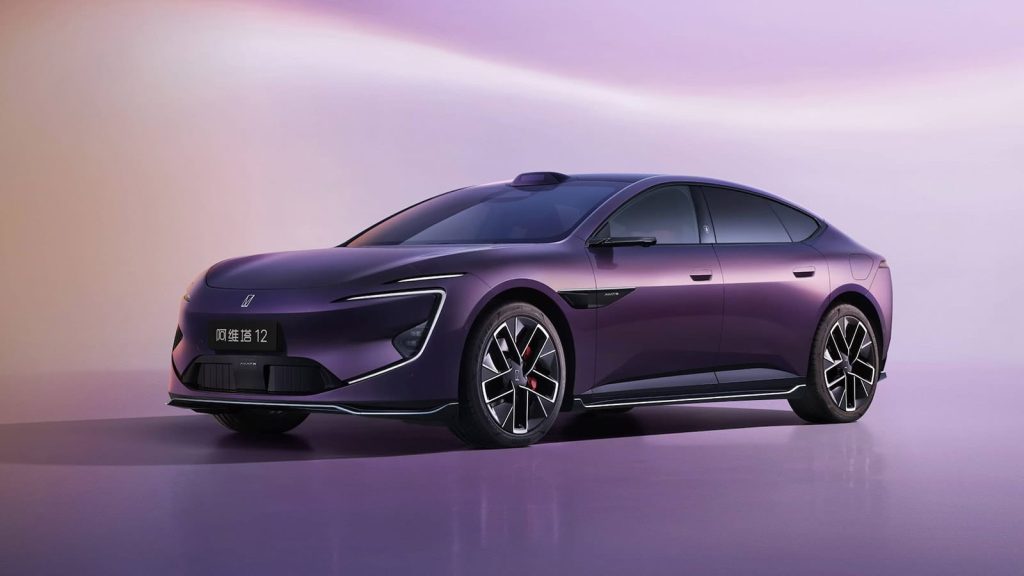 Avatr Launches Updated 12 Sedan, Opens Pre-Sales for 06T Wagon Ahead of IPO