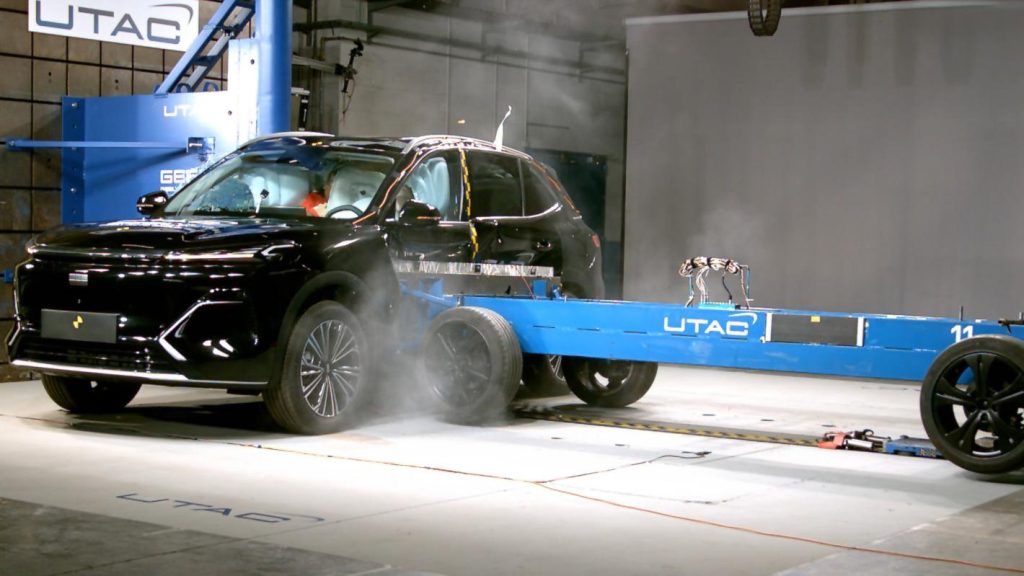 Geely Conducts Advanced Side-Impact Crash Test for Starray EM-i in France