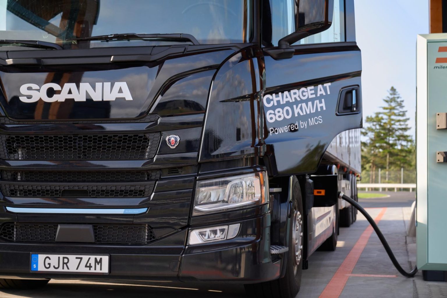 Scania Demonstrates Vehicle-to-Grid Technology for Heavy Electric Trucks Using Megawatt Charging