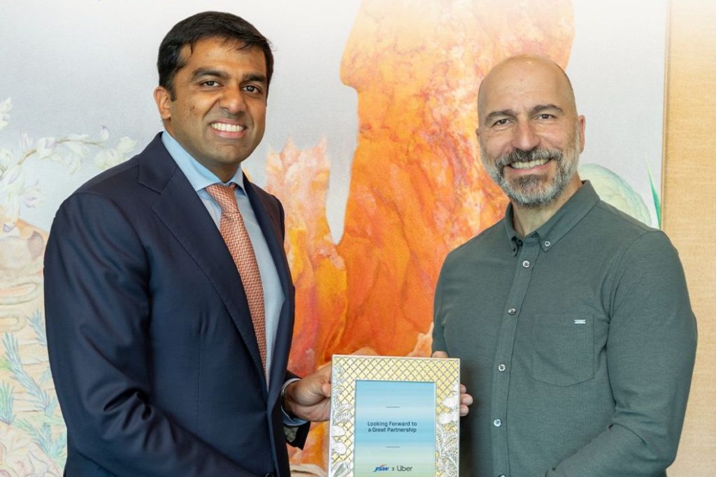 Uber, JSW Group Partner on Electric Vehicles for India Ride-Hailing Market