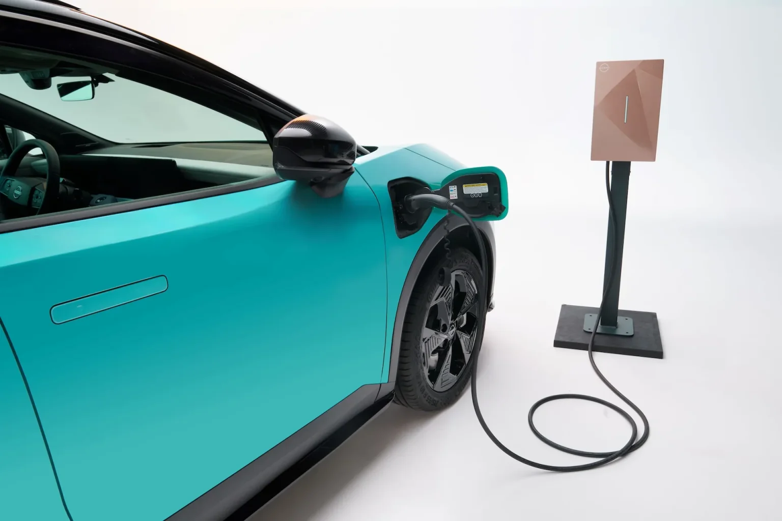Valeo, Nissan Partner to Deploy V2G Charging Solutions Across Europe