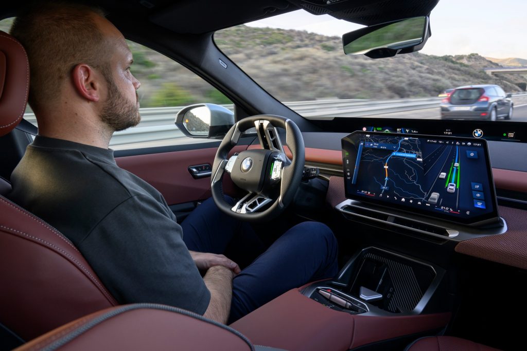 BMW Reports 200 Million Kilometres of Hands-Free Driving as Highway Assistant Expands Across Europe