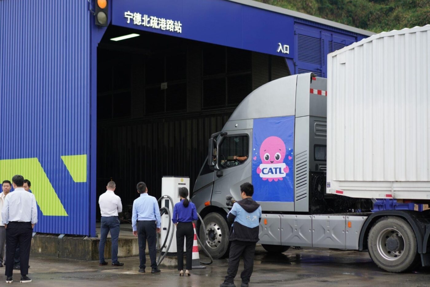 European Truckmakers Resist CATL Battery-Swapping Push, Nikkei Reports