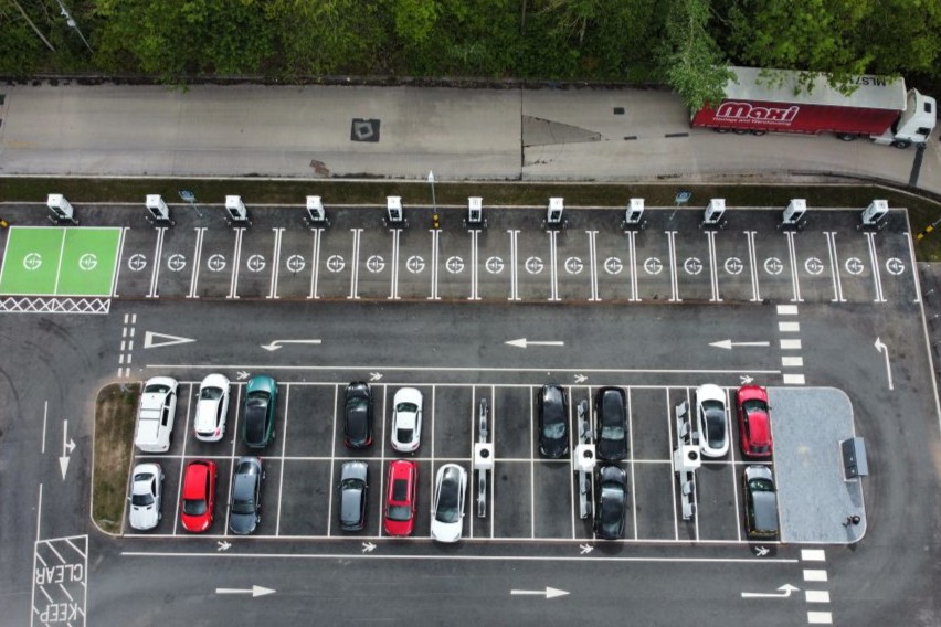 Gridserve Opens 24-Bay Ultra-Rapid EV Charging Hub at Moto Lymm Services