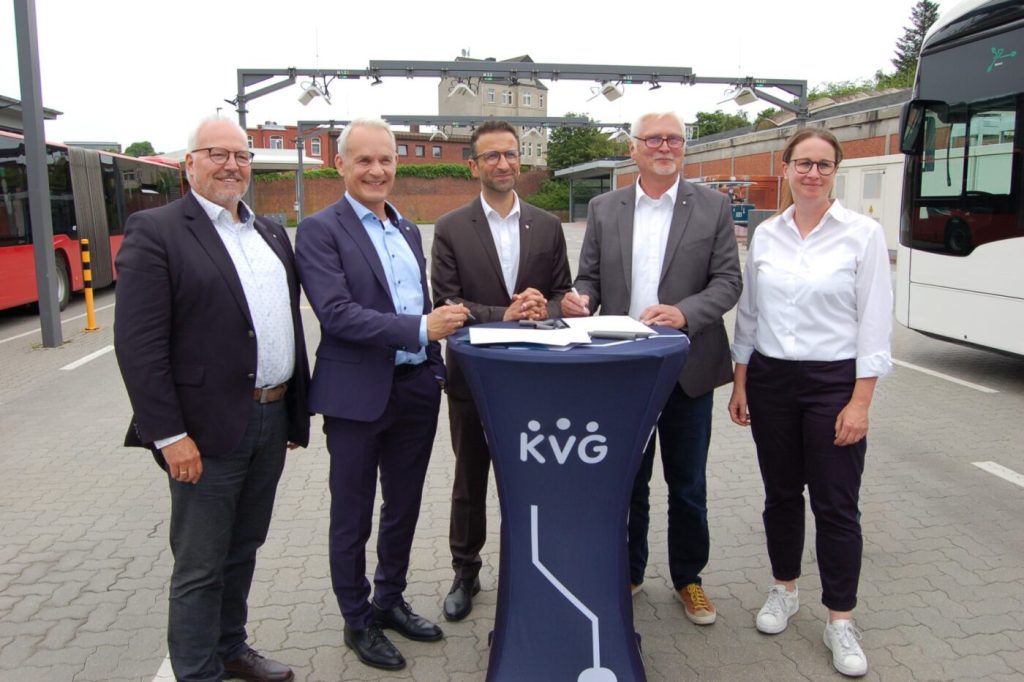 Kiel Transport Company Orders 28 Mercedes-Benz Electric Articulated Buses