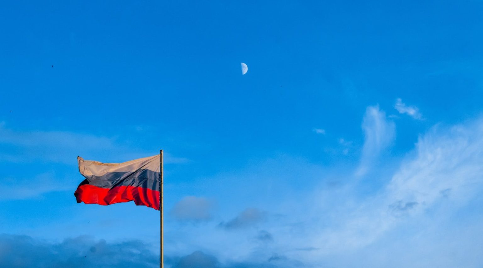 Rosatom Reports 40% Surge in EV Charging Use Amid Fuel Shortages in Russia grey and red flag