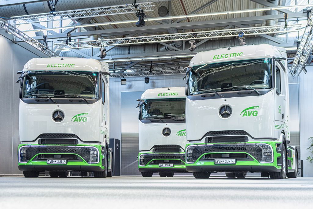 Mercedes-Benz Trucks Delivers First eActros 400 Tippers With Factory-Integrated mPTO