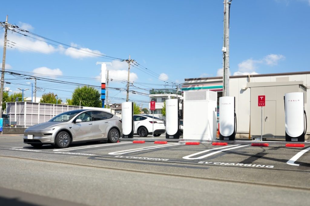 Tesla Opens 150th Supercharger Location In Japan At 7-Eleven Store