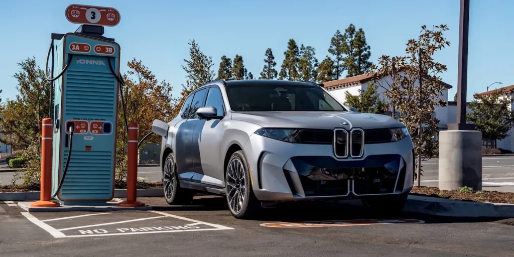 BMW iX5 Demonstrates 464 kW Fast Charging, Adding 170 Miles in 10 Minutes
