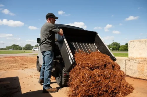 GEM-eX-MY26-Garden-Center-Dump-Mulch-worker